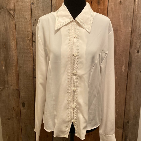 Vintage petite golden thread embroidery design long sleeve blouse - Picture 4 of 13